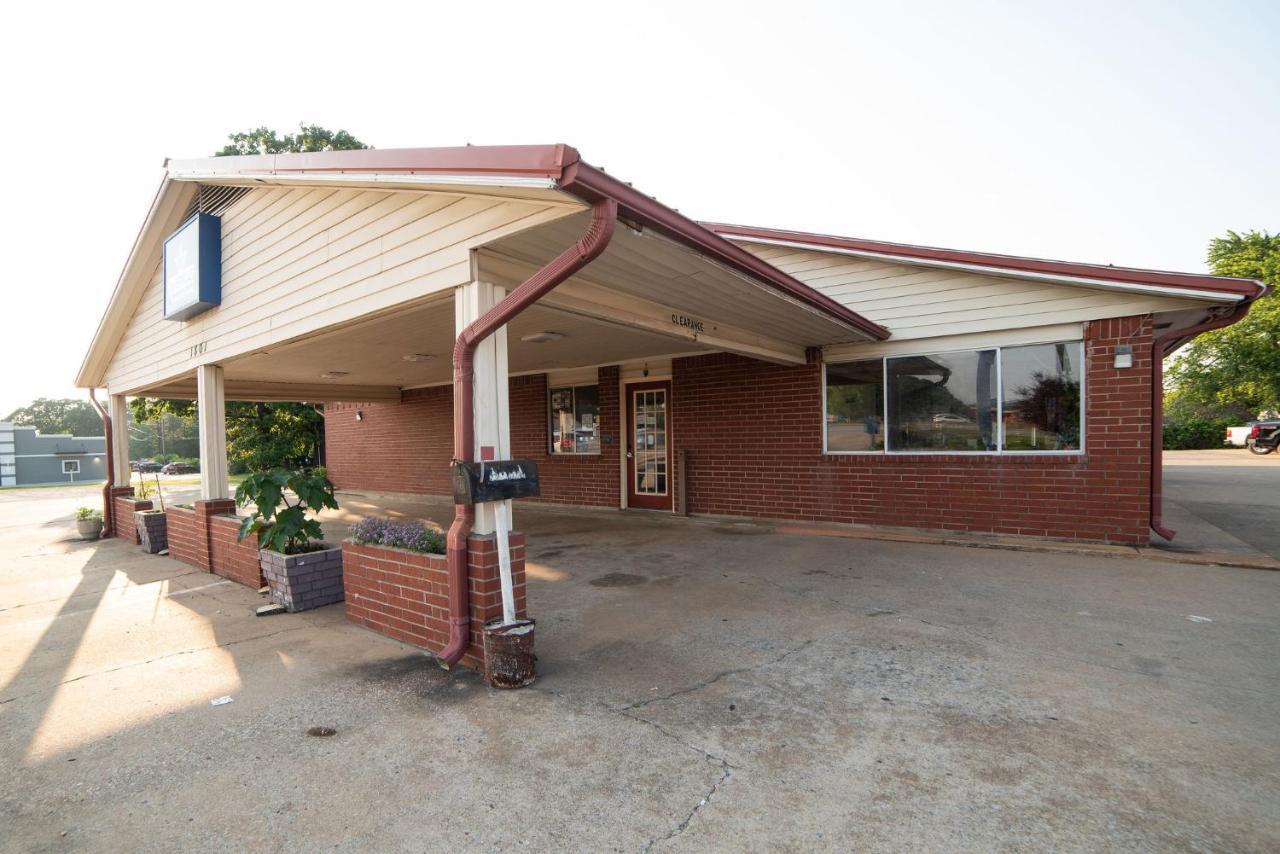 Americas Best Value Inn And Suites Siloam Springs Exterior photo