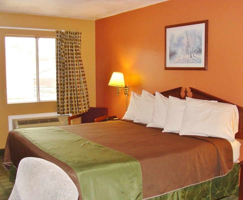 Americas Best Value Inn And Suites Siloam Springs Room photo
