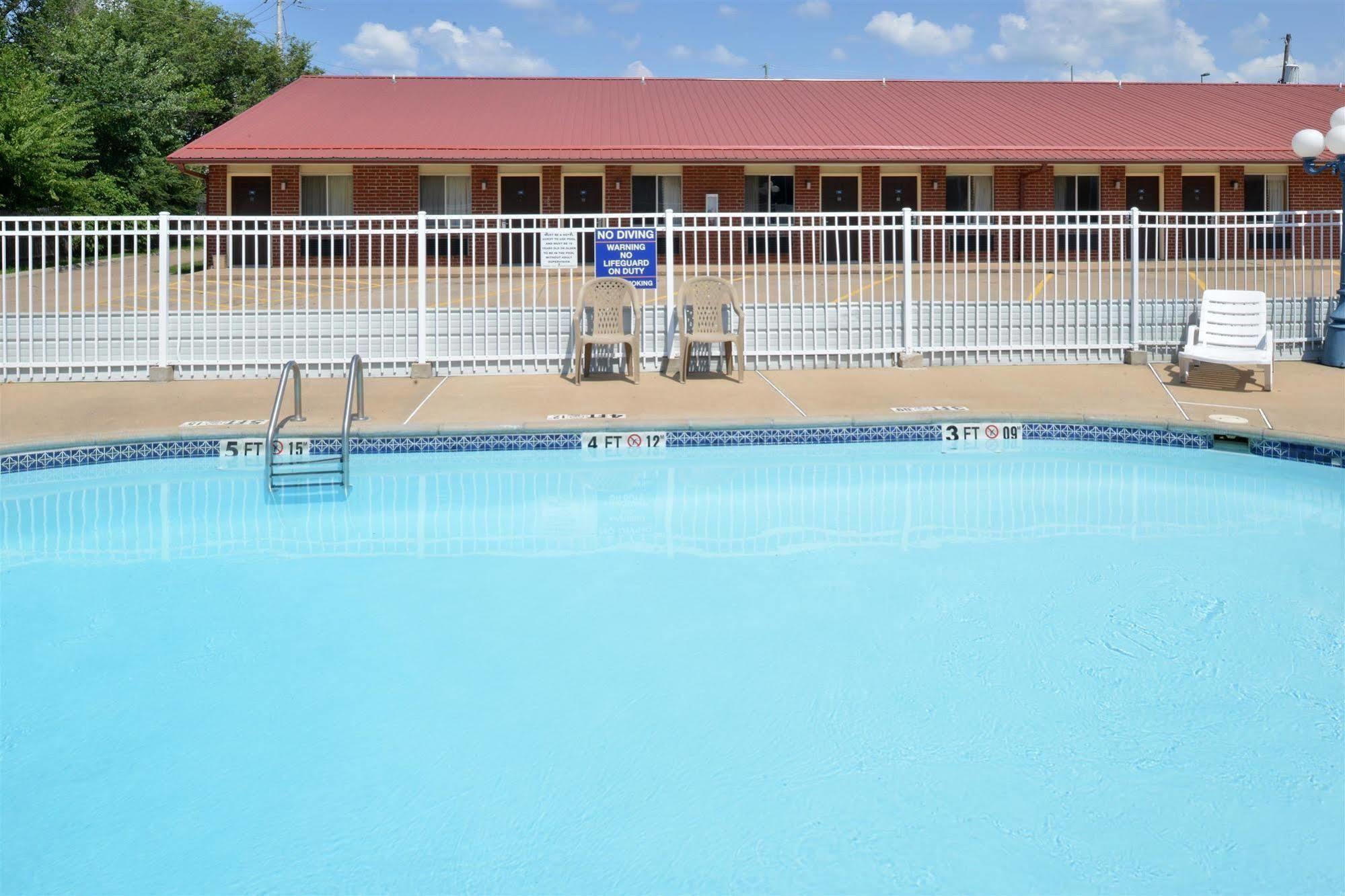 Americas Best Value Inn And Suites Siloam Springs Exterior photo